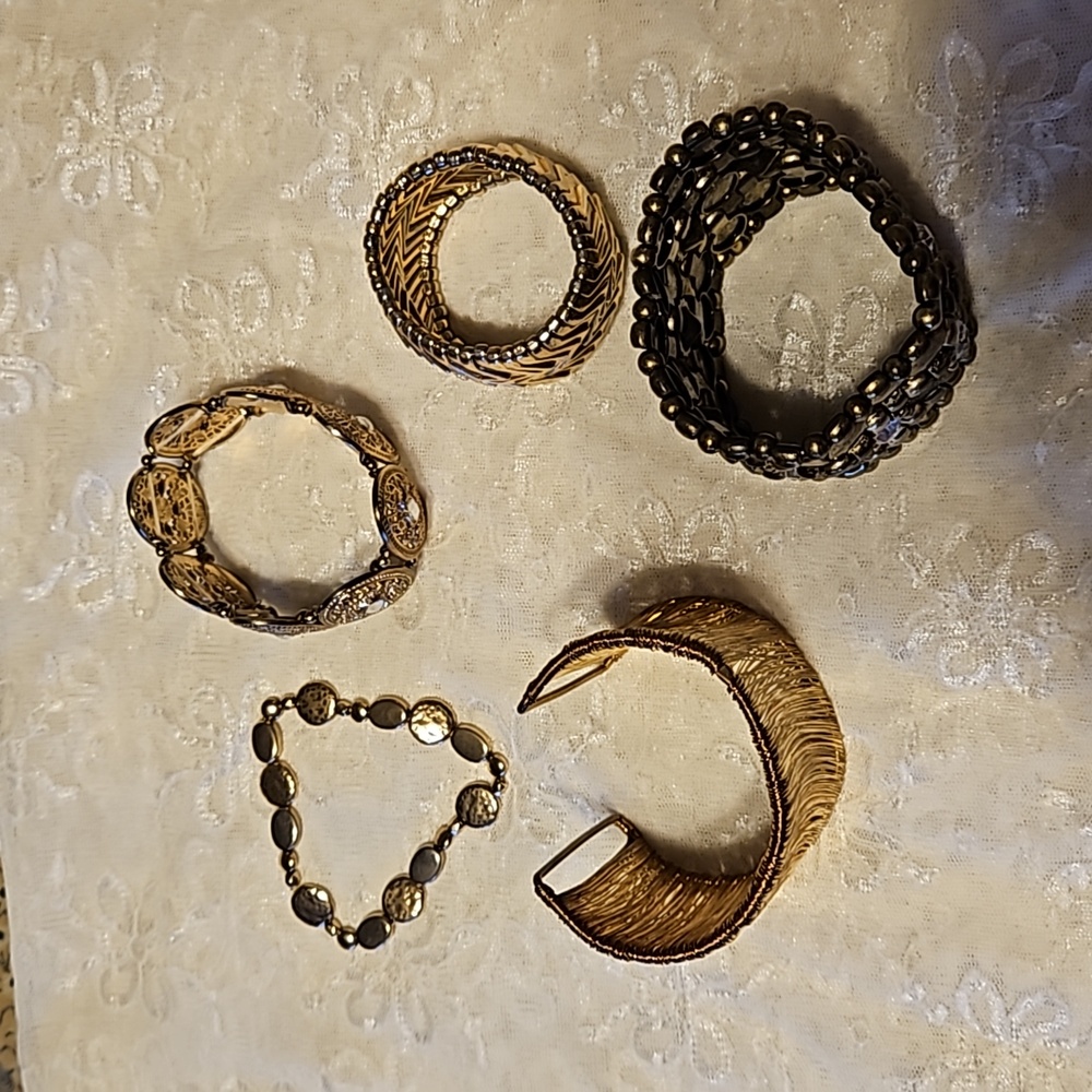 Bracelets - Picture 2 of 5